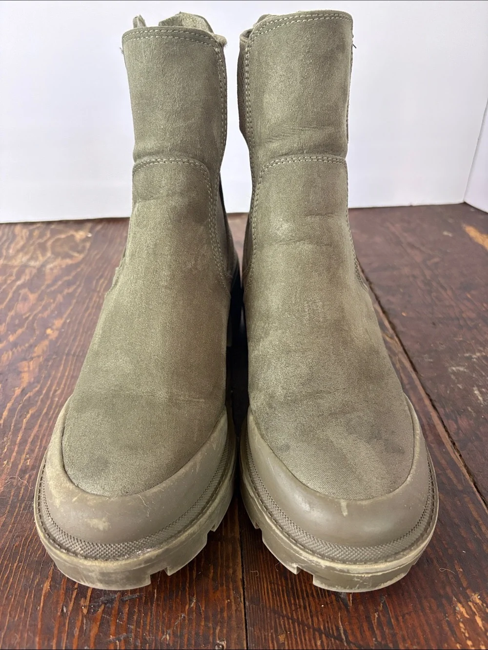 Esprit Elvira Olive Suede Chelsea Lug Boots Y2K Military Size 9